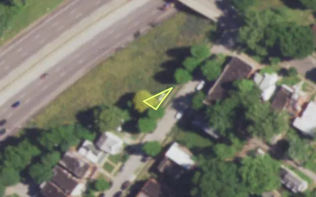 Aerial view of 6421 IDAHO AV — vacant lot, St. Louis with approximate parcel outline