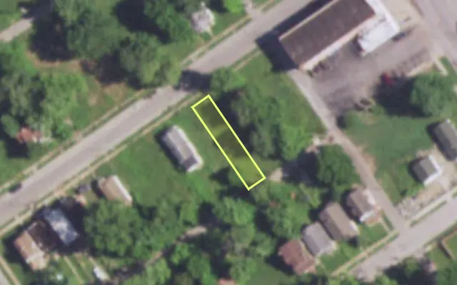 Aerial view of 5530 THRUSH AV — vacant lot, St. Louis with approximate parcel outline