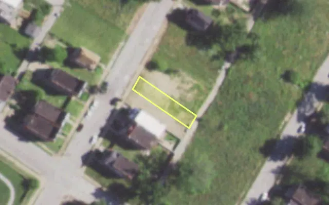Aerial view of 1370 BELT AV — vacant lot, St. Louis with approximate parcel outline