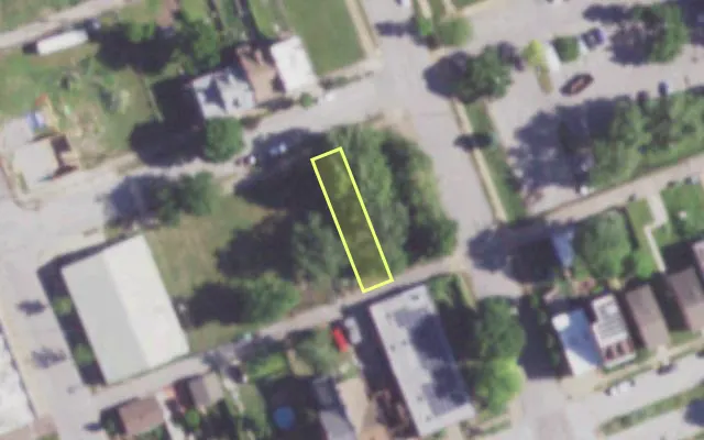 Aerial view of 1306 BENTON ST — vacant lot, St. Louis with approximate parcel outline