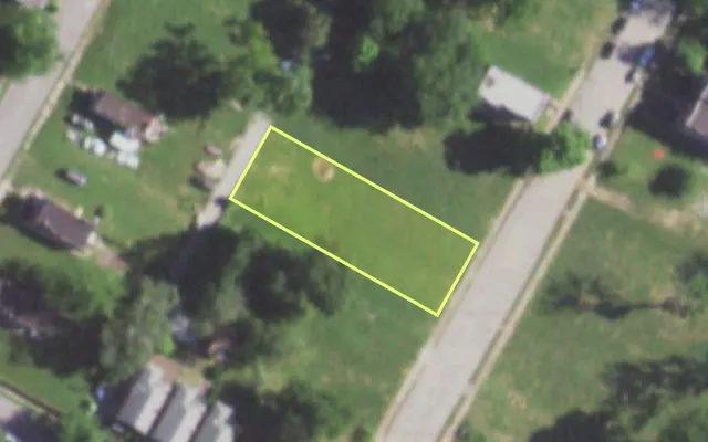 Aerial view of 1931 BURD AV — vacant lot, St. Louis with approximate parcel outline