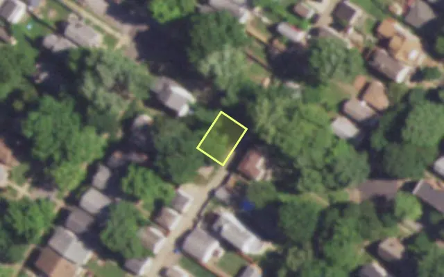 Aerial view of 3724 WALSH ST — vacant lot, St. Louis with approximate parcel outline
