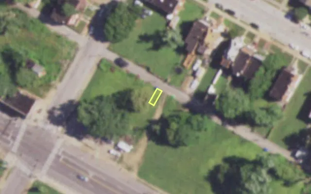 Aerial view of 1316 R N TAYLOR AV — vacant lot, St. Louis with approximate parcel outline