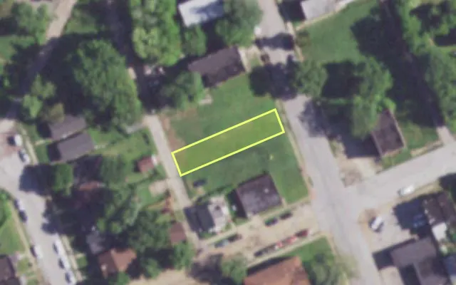 Aerial view of 4211 N FLORISSANT AV — vacant lot, St. Louis with approximate parcel outline