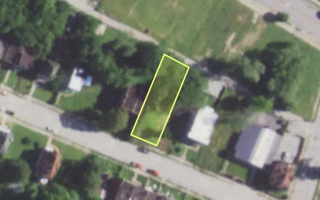 Aerial view of 5129 WELLS AV — vacant lot, St. Louis with approximate parcel outline