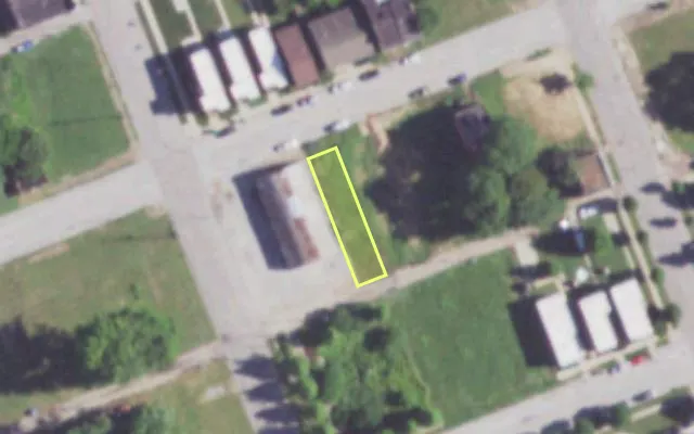 Aerial view of 1320 MONROE ST — vacant lot, St. Louis with approximate parcel outline