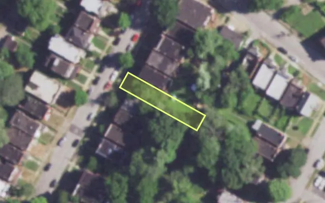 Aerial view of 4254 RED BUD AV — vacant lot, St. Louis with approximate parcel outline