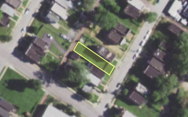 Aerial view of 1465 LAUREL ST — vacant lot, St. Louis with approximate parcel outline