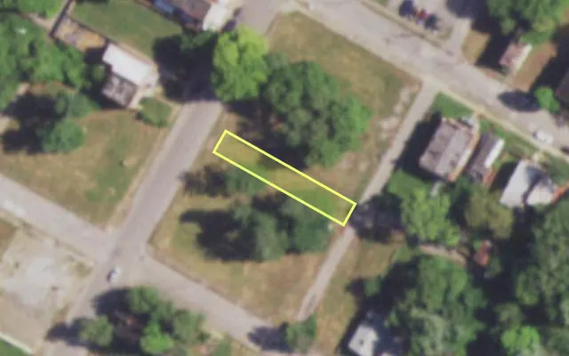 Aerial view of 1812 N TAYLOR AV — vacant lot, St. Louis with approximate parcel outline