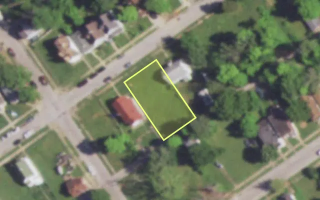 Aerial view of 4912 GENEVIEVE AV — vacant lot, St. Louis with approximate parcel outline