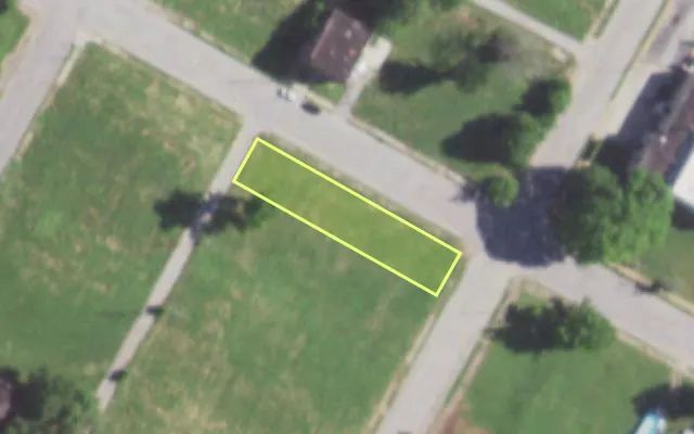 Aerial view of 1975 BURD AV — vacant lot, St. Louis with approximate parcel outline