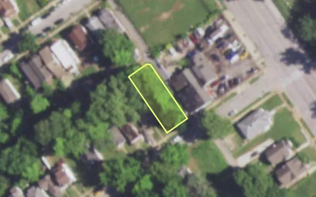 Aerial view of 5539 DAVISON AV — vacant lot, St. Louis with approximate parcel outline