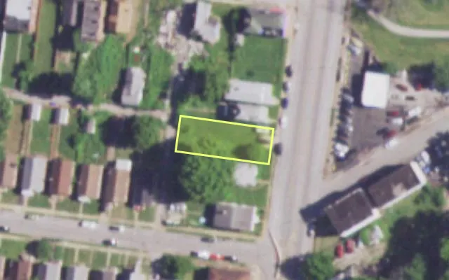 Aerial view of 8617 N BROADWAY — vacant lot, St. Louis with approximate parcel outline
