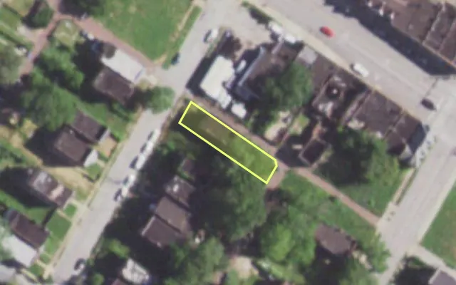 Aerial view of 1484 LAUREL ST — vacant lot, St. Louis with approximate parcel outline