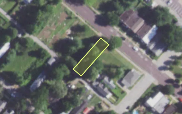 Aerial view of 514 DAVIS ST — vacant lot, St. Louis with approximate parcel outline
