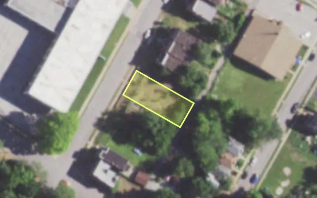 Aerial view of 1370 CLARA AV — vacant lot, St. Louis with approximate parcel outline