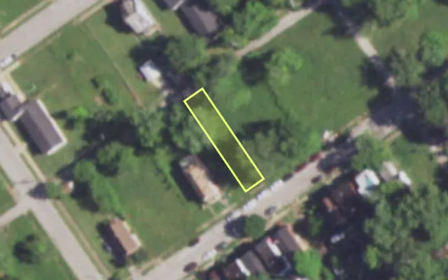 Aerial view of 5521 WREN AV — vacant lot, St. Louis with approximate parcel outline