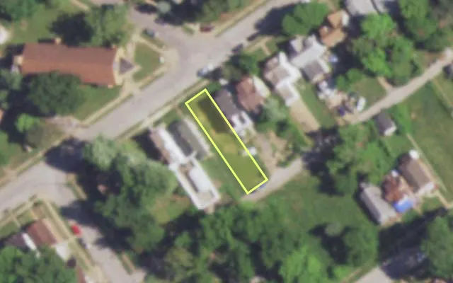 Aerial view of 4920 WREN AV — vacant lot, St. Louis with approximate parcel outline