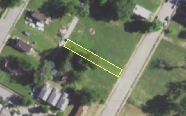 Aerial view of 1929 BURD AV — vacant lot, St. Louis with approximate parcel outline