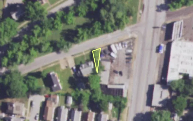 Aerial view of 816 RIVERVIEW BLVD — vacant lot, St. Louis with approximate parcel outline