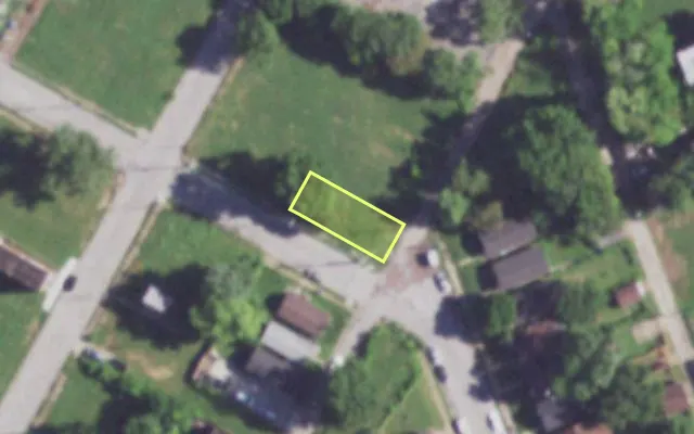 Aerial view of 4203 GLASGOW AV — vacant lot, St. Louis with approximate parcel outline