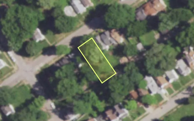Aerial view of 4916 THRUSH AV — vacant lot, St. Louis with approximate parcel outline