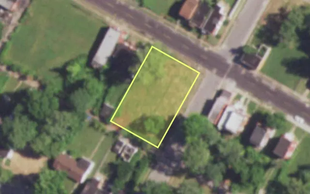Aerial view of 4644 ST LOUIS AV — vacant lot, St. Louis with approximate parcel outline