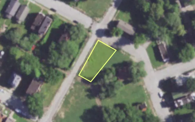 Aerial view of 4013 VEST AV — vacant lot, St. Louis with approximate parcel outline
