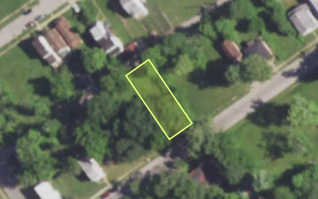 Aerial view of 5427 THRUSH AV — vacant lot, St. Louis with approximate parcel outline