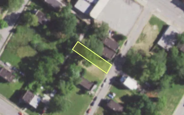 Aerial view of 1477 SHAWMUT PL — vacant lot, St. Louis with approximate parcel outline