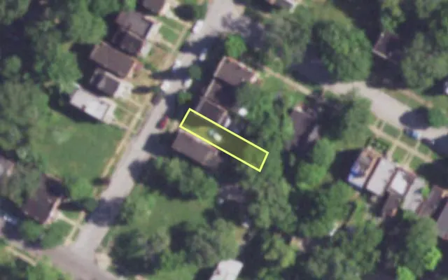 Aerial view of 4220 HARRIS AV — vacant lot, St. Louis with approximate parcel outline