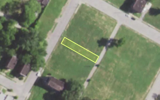 Aerial view of 1960 CLARA AV — vacant lot, St. Louis with approximate parcel outline