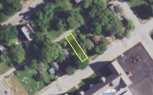 Aerial view of 2121 GANO AV — vacant lot, St. Louis with approximate parcel outline