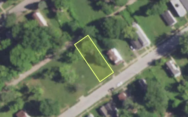 Aerial view of 5241 WREN AV — vacant lot, St. Louis with approximate parcel outline