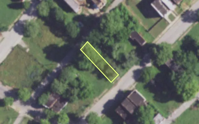 Aerial view of 2221 E COLLEGE AV — vacant lot, St. Louis with approximate parcel outline
