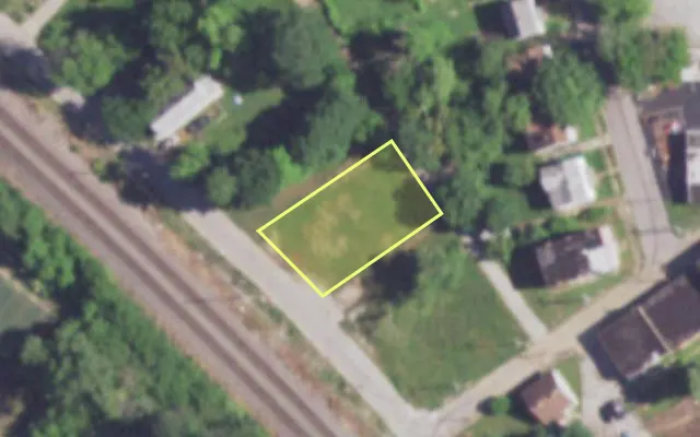 Aerial view of 913 SWITZER AV — vacant lot, St. Louis with approximate parcel outline