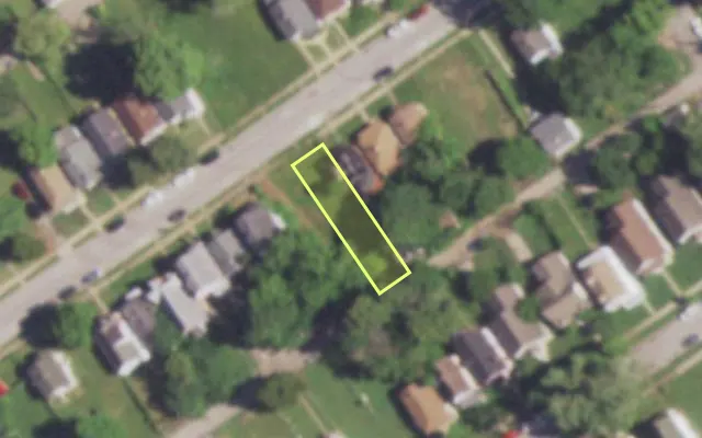 Aerial view of 4752 THRUSH AV — vacant lot, St. Louis with approximate parcel outline