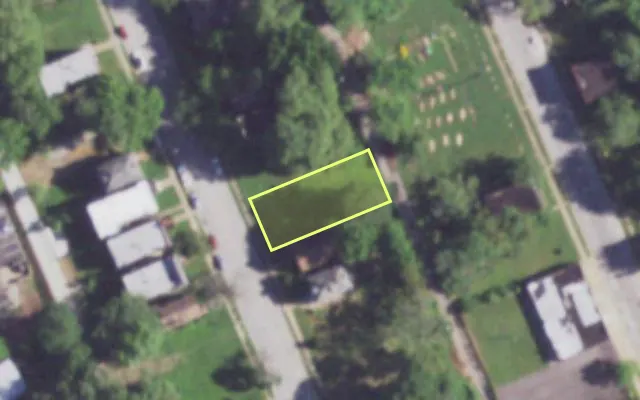 Aerial view of 4338 STRODTMAN PL — vacant lot, St. Louis with approximate parcel outline