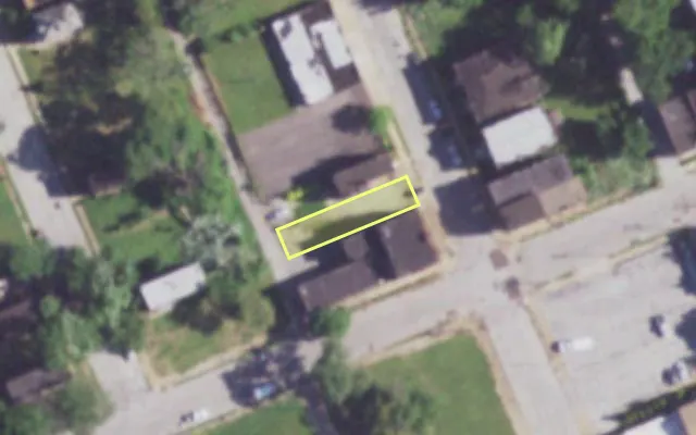 Aerial view of 4305 N 20TH ST — vacant lot, St. Louis with approximate parcel outline