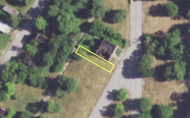 Aerial view of 2441 LAFLIN ST — vacant lot, St. Louis with approximate parcel outline