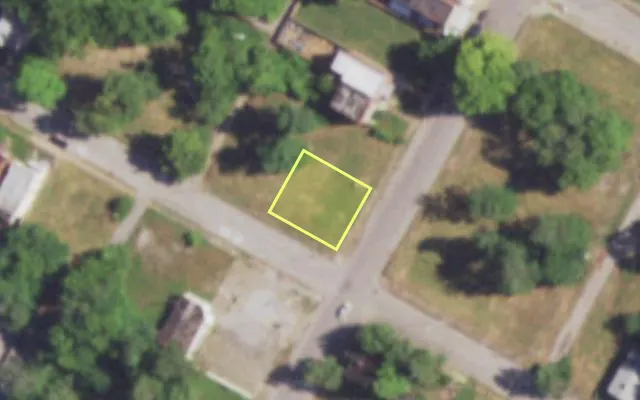 Aerial view of 1801 N TAYLOR AV — vacant lot, St. Louis with approximate parcel outline