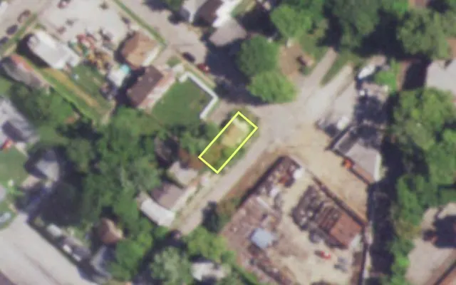 Aerial view of 226 E SCHIRMER ST — vacant lot, St. Louis with approximate parcel outline