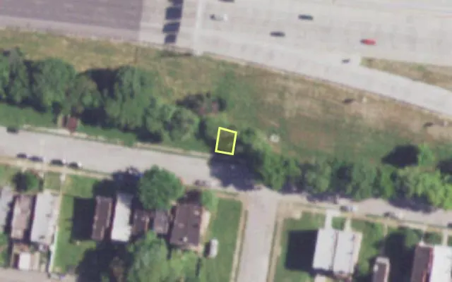 Aerial view of 2703 GEYER AV — vacant lot, St. Louis with approximate parcel outline