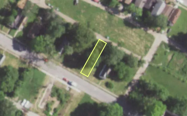 Aerial view of 5631 ROOSEVELT PL — vacant lot, St. Louis with approximate parcel outline