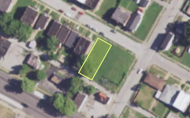 Aerial view of 4208 W SACRAMENTO AV — vacant lot, St. Louis with approximate parcel outline
