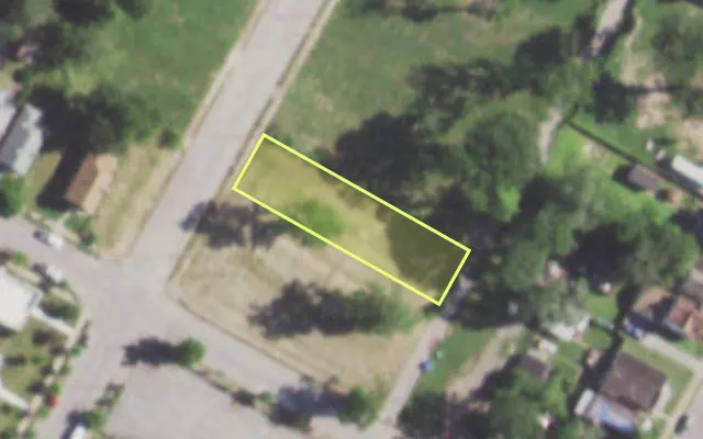 Aerial view of 1918 BURD AV — vacant lot, St. Louis with approximate parcel outline