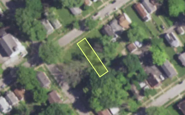 Aerial view of 5208 DAVISON AV — vacant lot, St. Louis with approximate parcel outline