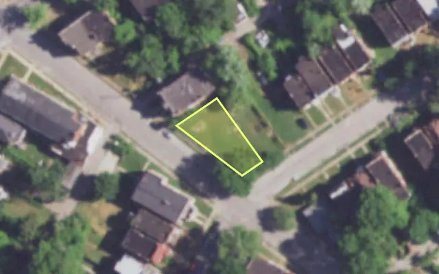 Aerial view of 4401 RED BUD AV — vacant lot, St. Louis with approximate parcel outline