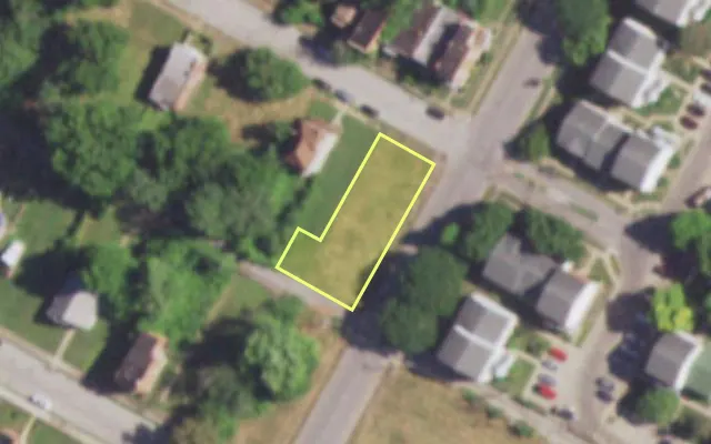 Aerial view of 4400 COTTAGE AV — vacant lot, St. Louis with approximate parcel outline