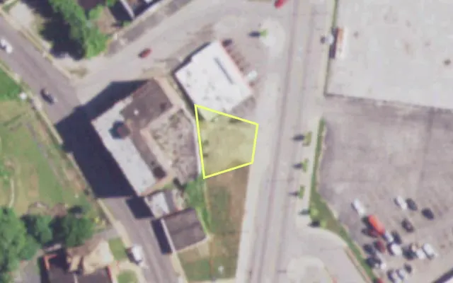 Aerial view of 8329 N BROADWAY — vacant lot, St. Louis with approximate parcel outline